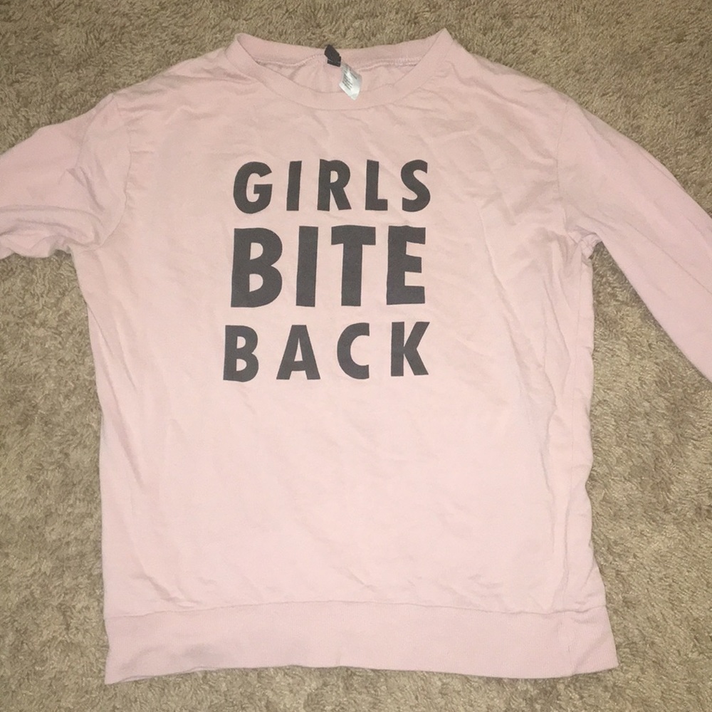 Divided graphic sweatshirt 😍